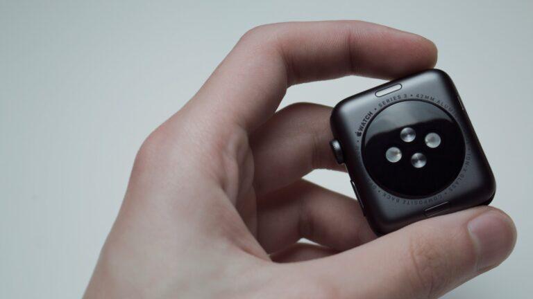 How Smartwatches Work: Sensors, Connectivity & Accuracy - Hewore