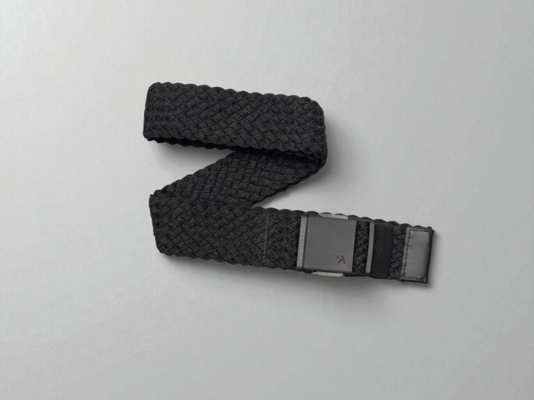 Arcade black stretch belt featuring a minimalist logo on a grey background.